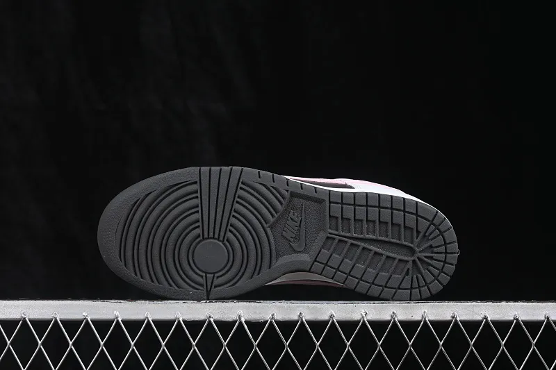All categories Nk SB Dunk series Nk SB Dunk Low low-top sneakers Nike SB Dunk Low white, black and pink low-top casual sneakers IB8510-100
